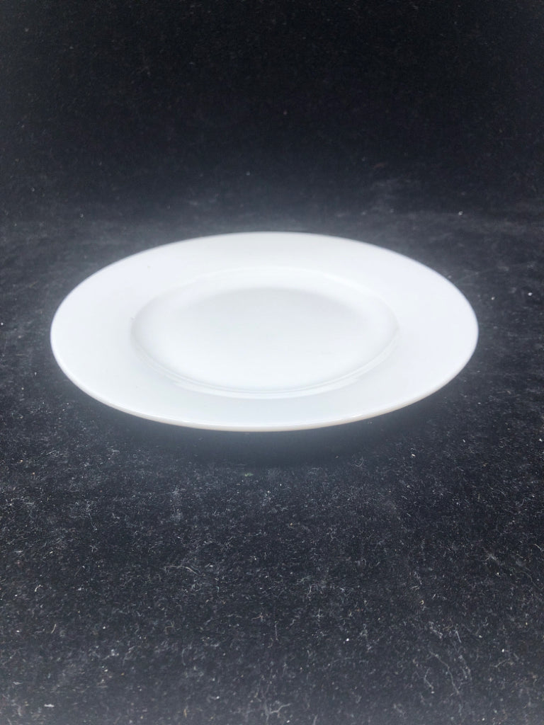 6 WHITE SNACK PLATES.