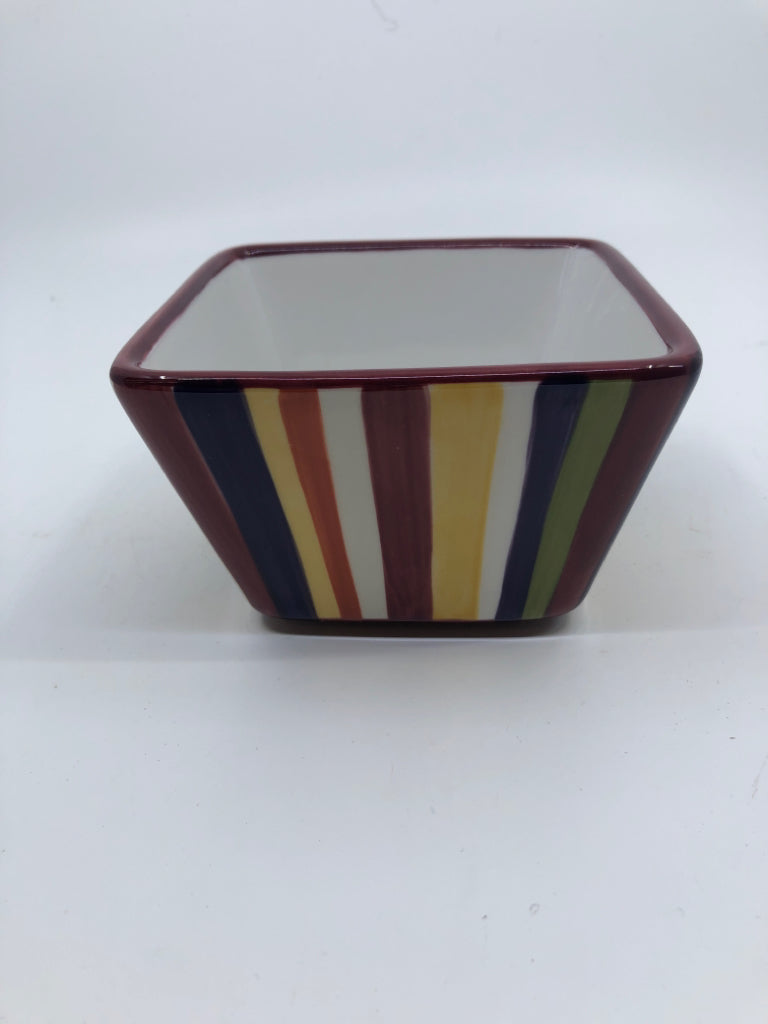 SQUARE SERVING BOWL MULTI-COLOR.