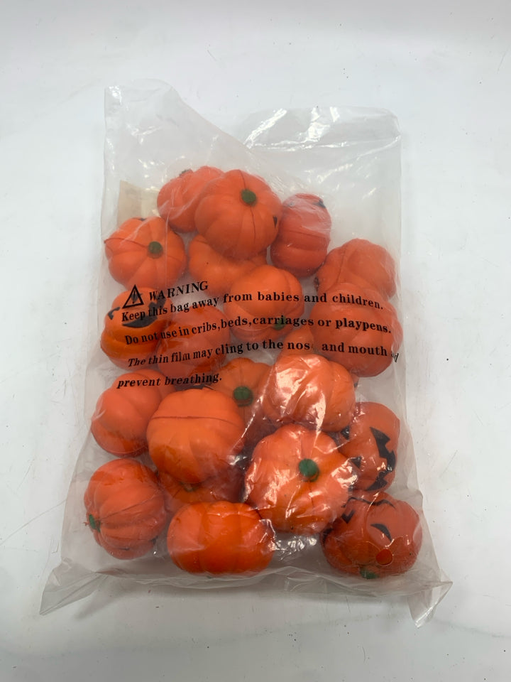 22 SQUISHY PUMPKINS- DECOR.