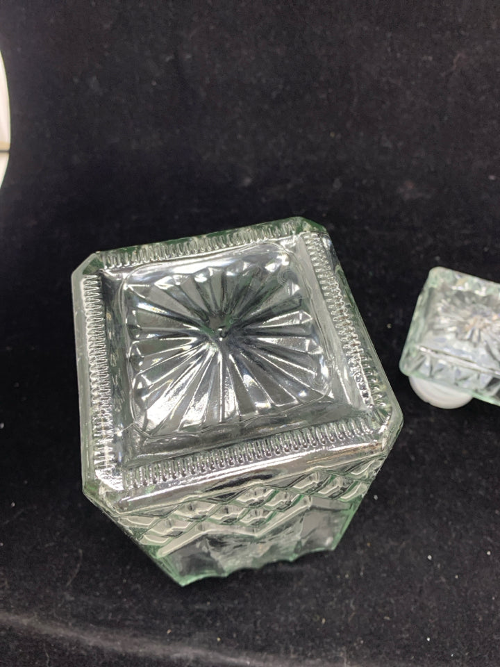 SQUARE GLASS DECANTER.