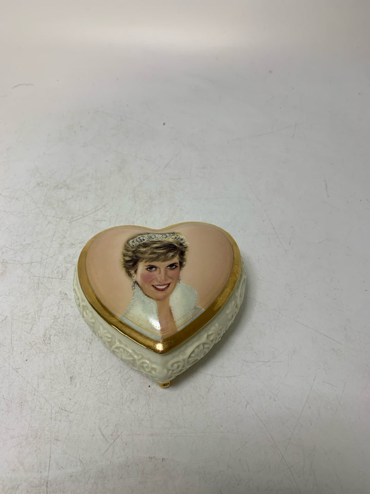 VTG HEART SHAPED PRINCESS DIANA, QUEEN OF OUR HEARTS MUSIC BOX.