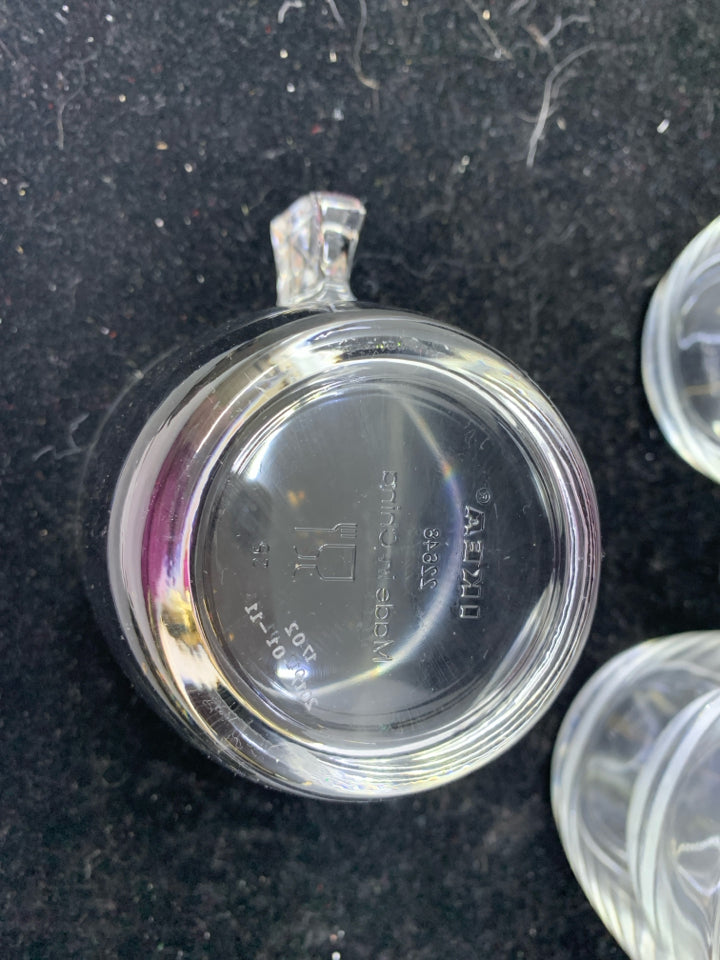 4 CLEAR GLASS MUGS.