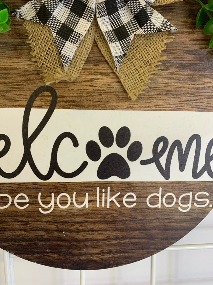 WELCOME DOGS WALL HANGING.