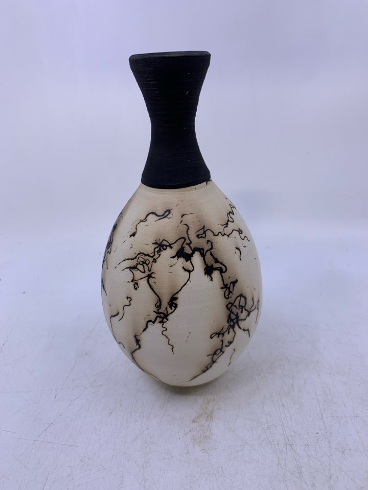 WHITE BASE W/ BLACK NECK+ SWIGGLE DESIGN VASE.