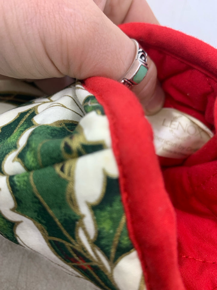 OVEN MIT W/ LEAVES/RIBBON.