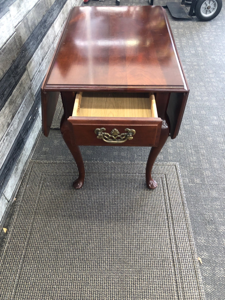 DROP SIDE CHERRY WOOD END TABLE.
