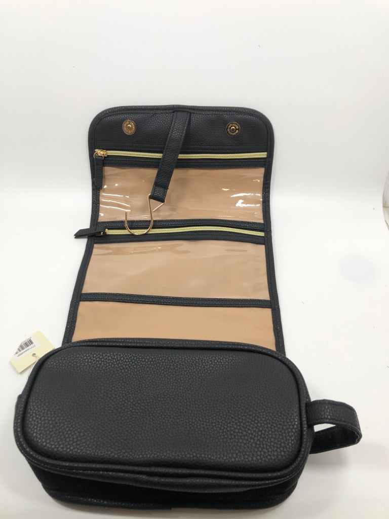 NWT TRINA TURK TRAVEL MAKEUP ORGANIZER.