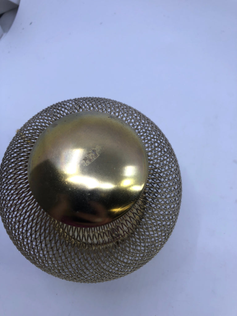 GOLD MESH ORNAMENT W REMOVABLE TOP.