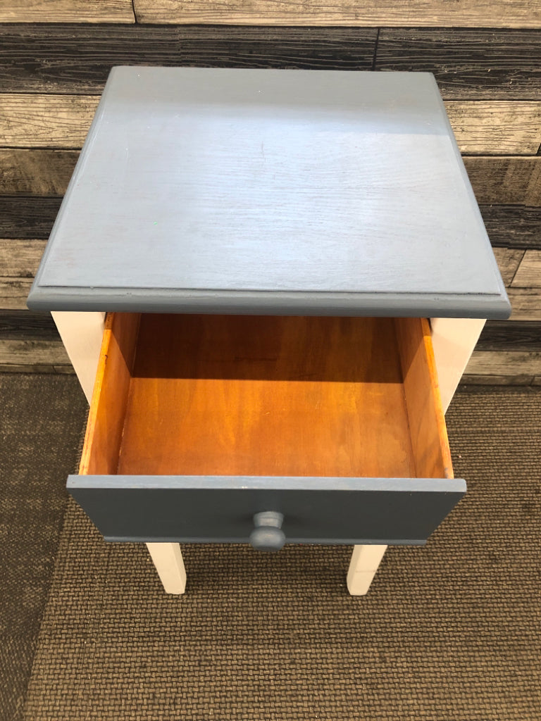 BLUE/WHITE TALL SIDE TABLE W/ DRAWER.