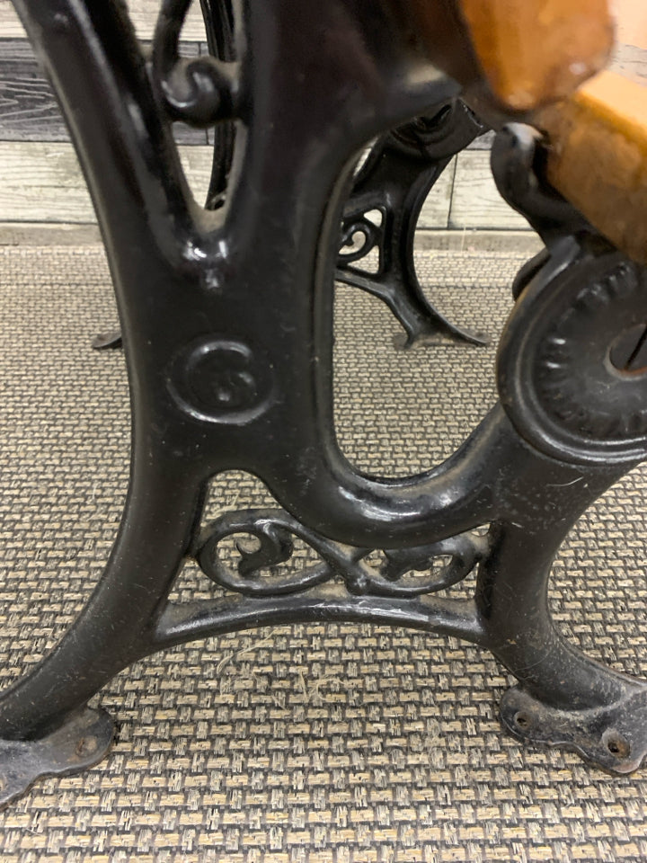 VTG ANTIQUE SCHOOL DESK W/ORNATE CAST-IRON BASE.