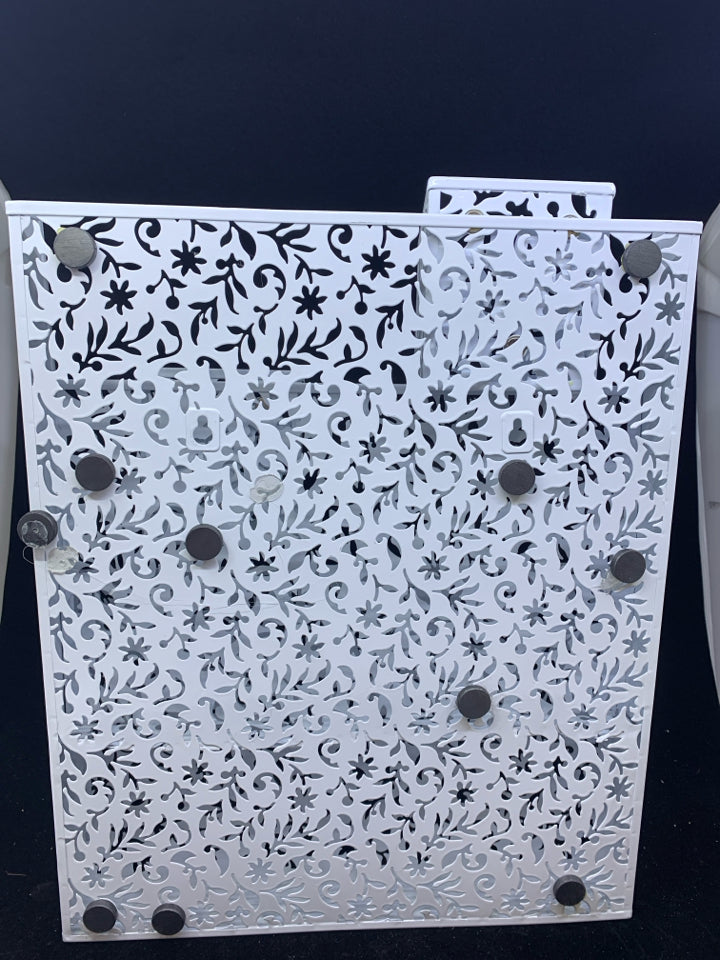 3 PC WHITE MAGNETIC FILE ORGANIZER.