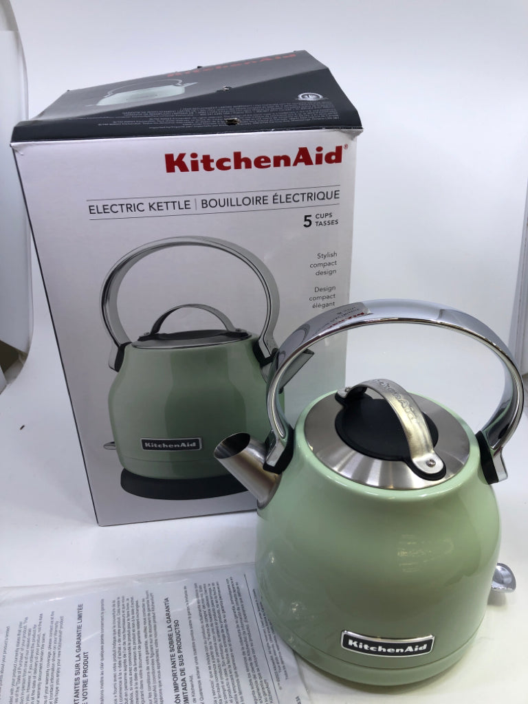 NIB KITCHEN AID ELECTRIC KETTLE- MINT GREEN