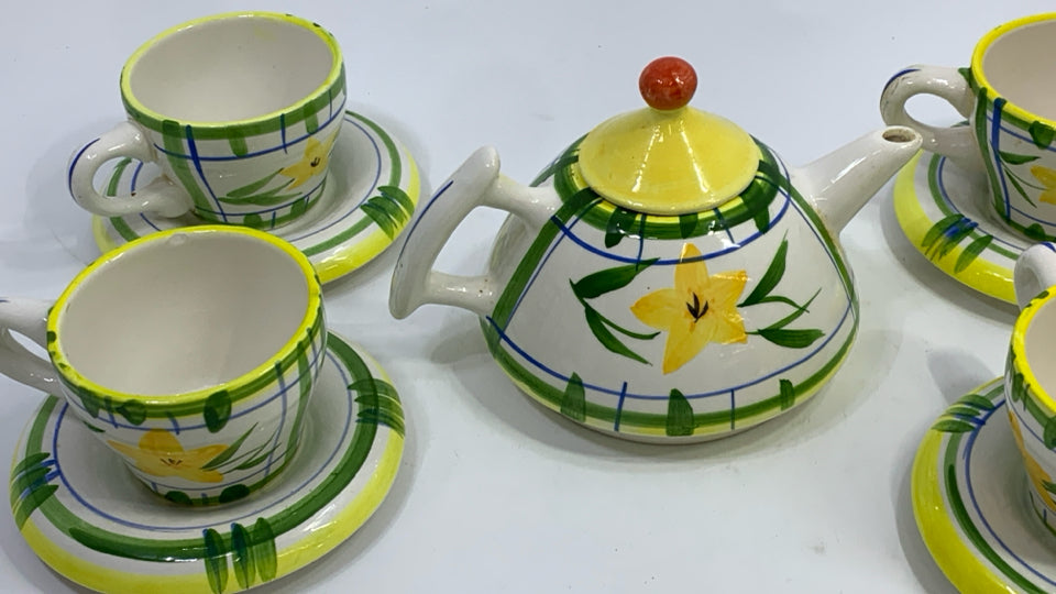 9PC YELLOW FLOWER/GREEN STRIPE TEAPOT AND CUP SET.