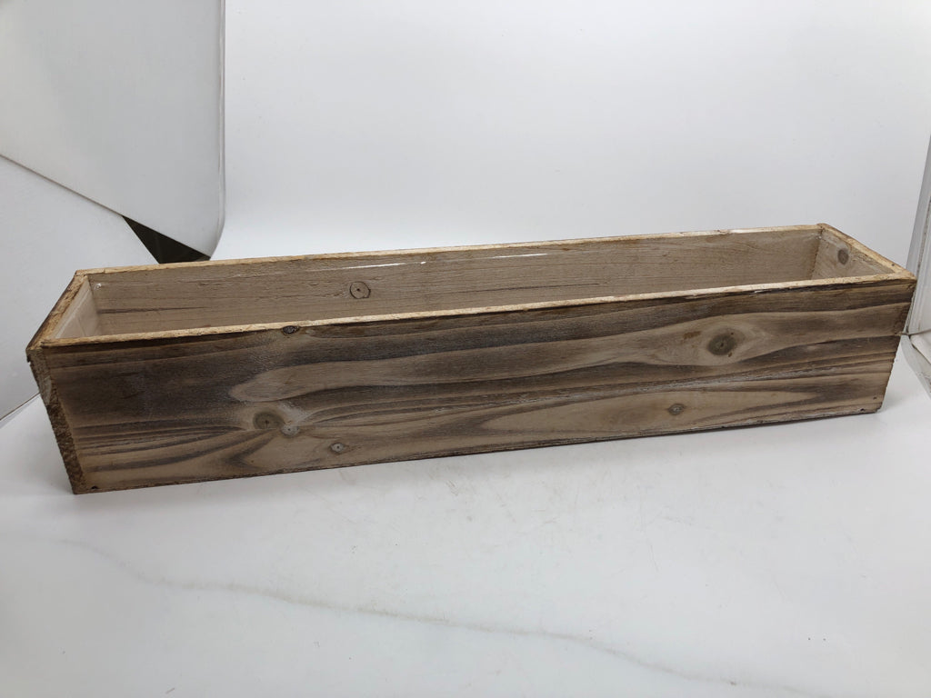 RUSTIC NARROW WOODEN PLANTER.