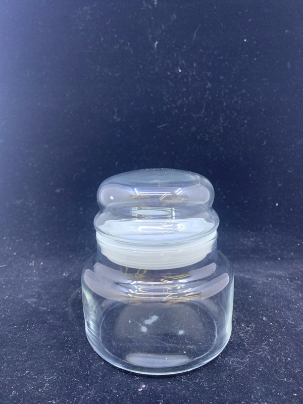CLEAR GLASS JAR W/ BUBBLE GLASS TOP COVER.