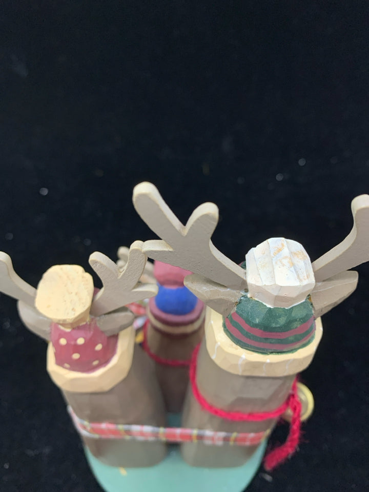 WOOD STANDING REINDEER FAMILY.