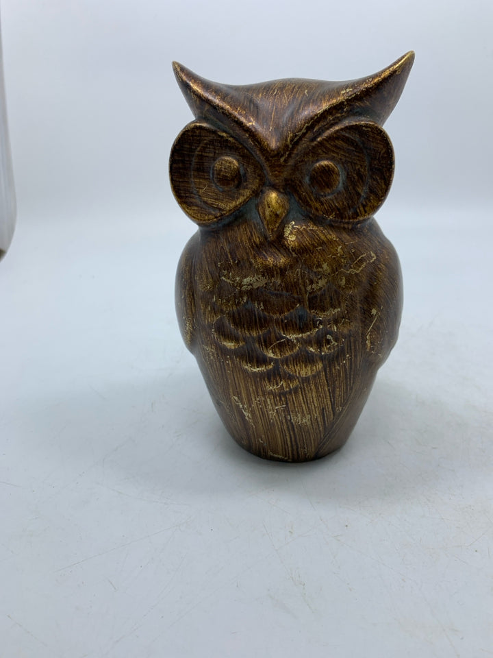 METALLIC RESIN OWL.