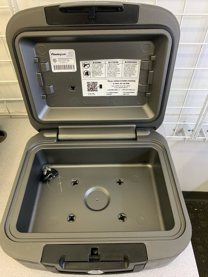 SENTRY SAFE RECORD PROTECTION FIRE RESISTANCE BOX W/ 2 KEYS.