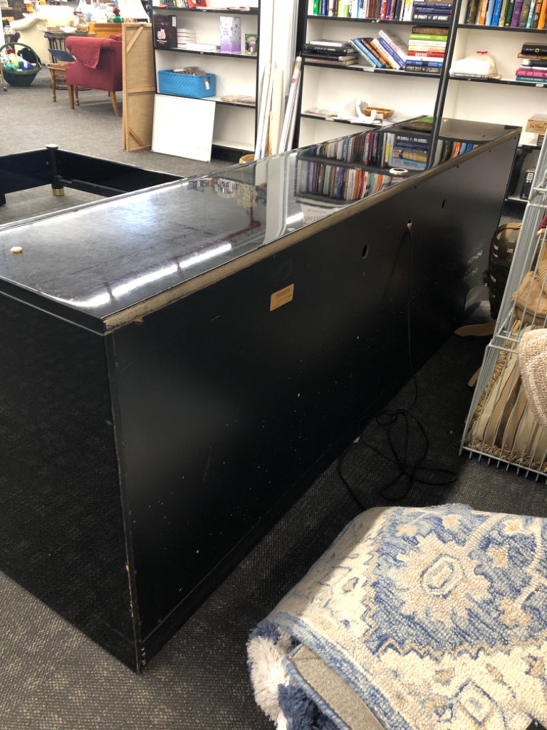 VTG BLACK W/BROWN BURLWOOD BED FRAME AND 2 DRAWERS W/PLUG.