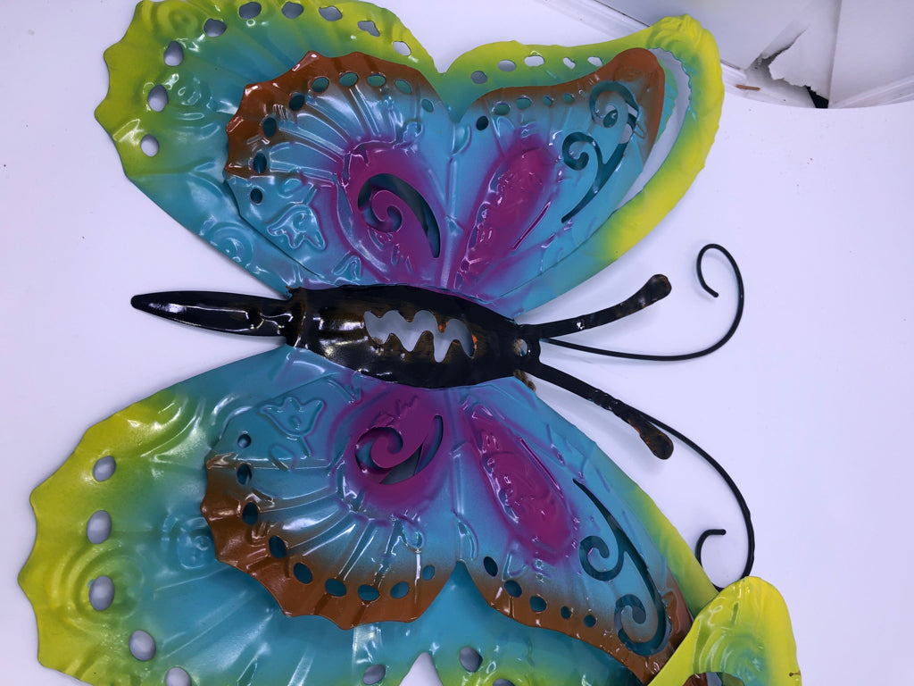 2 WALL HANGING BLUE/ PURPLE BUTTERFLIES.