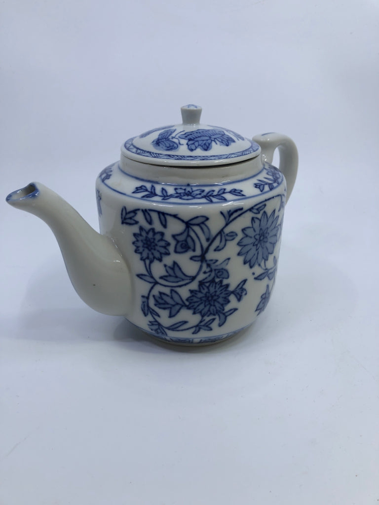 BLUE FLORAL CERAMIC TEAPOT.