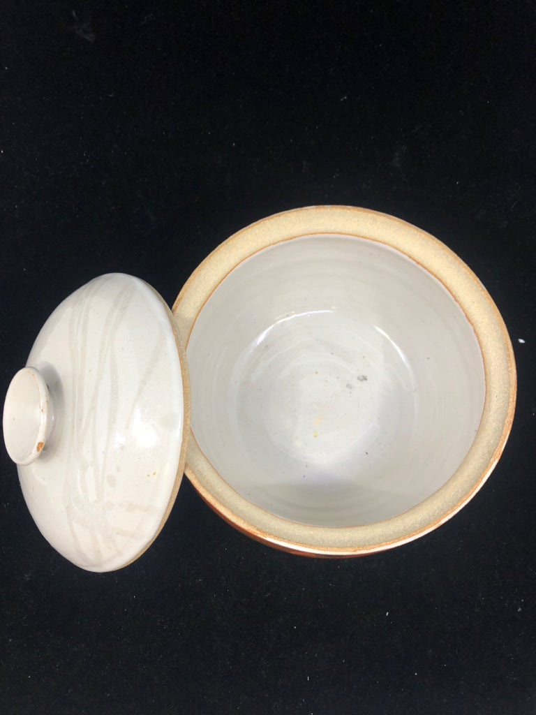 ROUND BLUE AND RED POTTERY CANISTER.