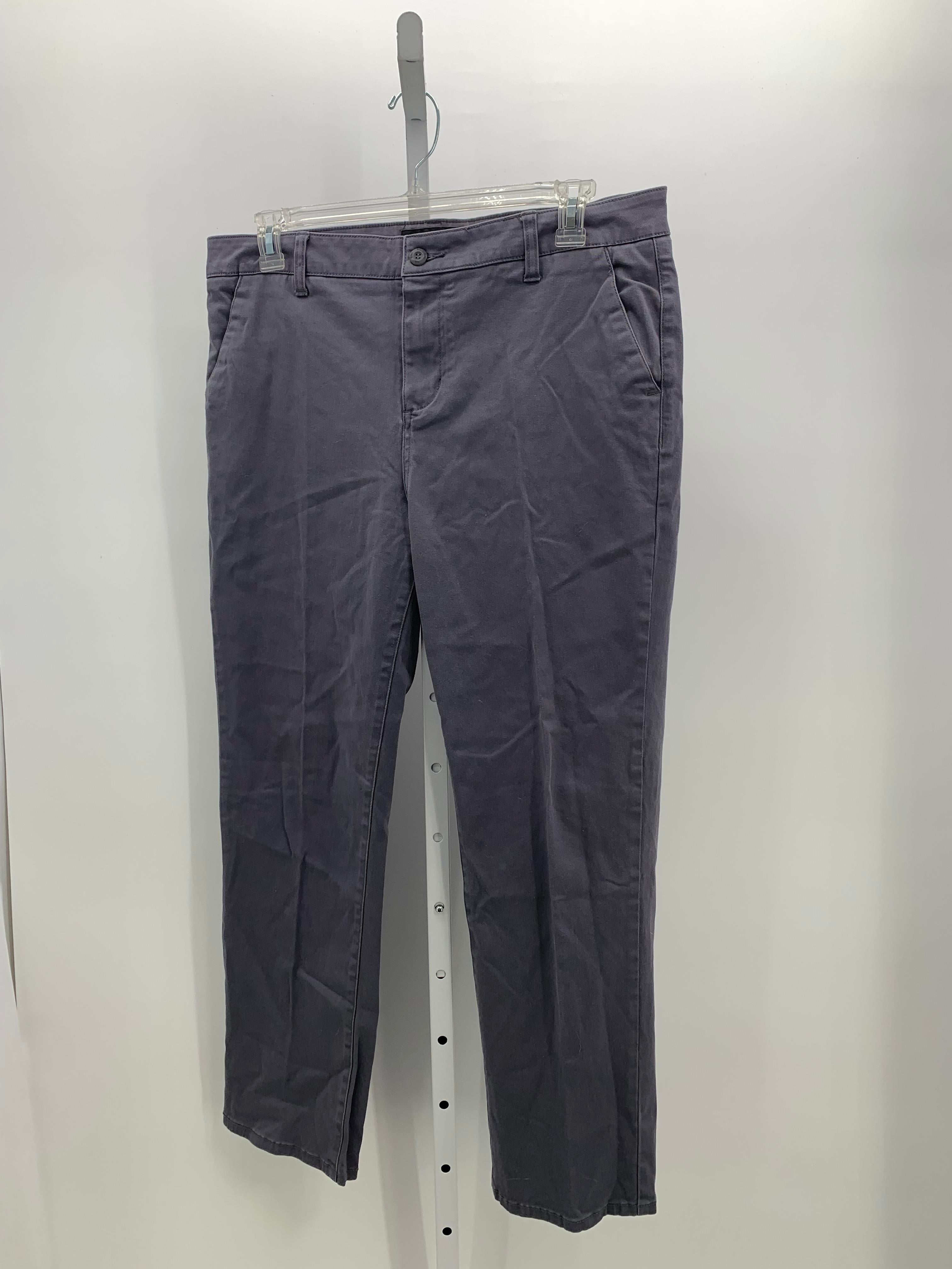 SLIM STRAIGHT PANTS.