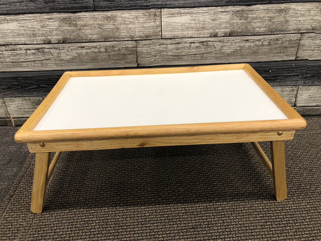 BAMBOO LAP TRAY W/FOLDING LEGS.