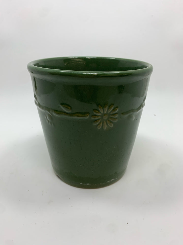 GREEN FLOWER EMBOSSED PLANTER.