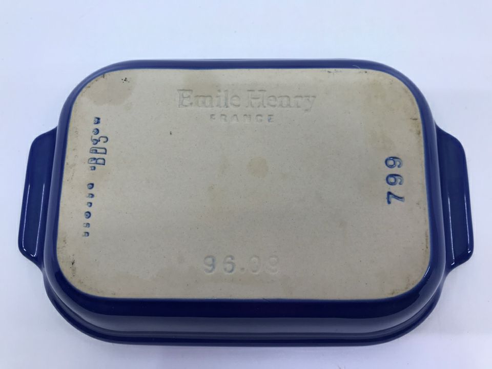 LIGHT BLUE RECTANGLE STONEWARE BAKING DISH.