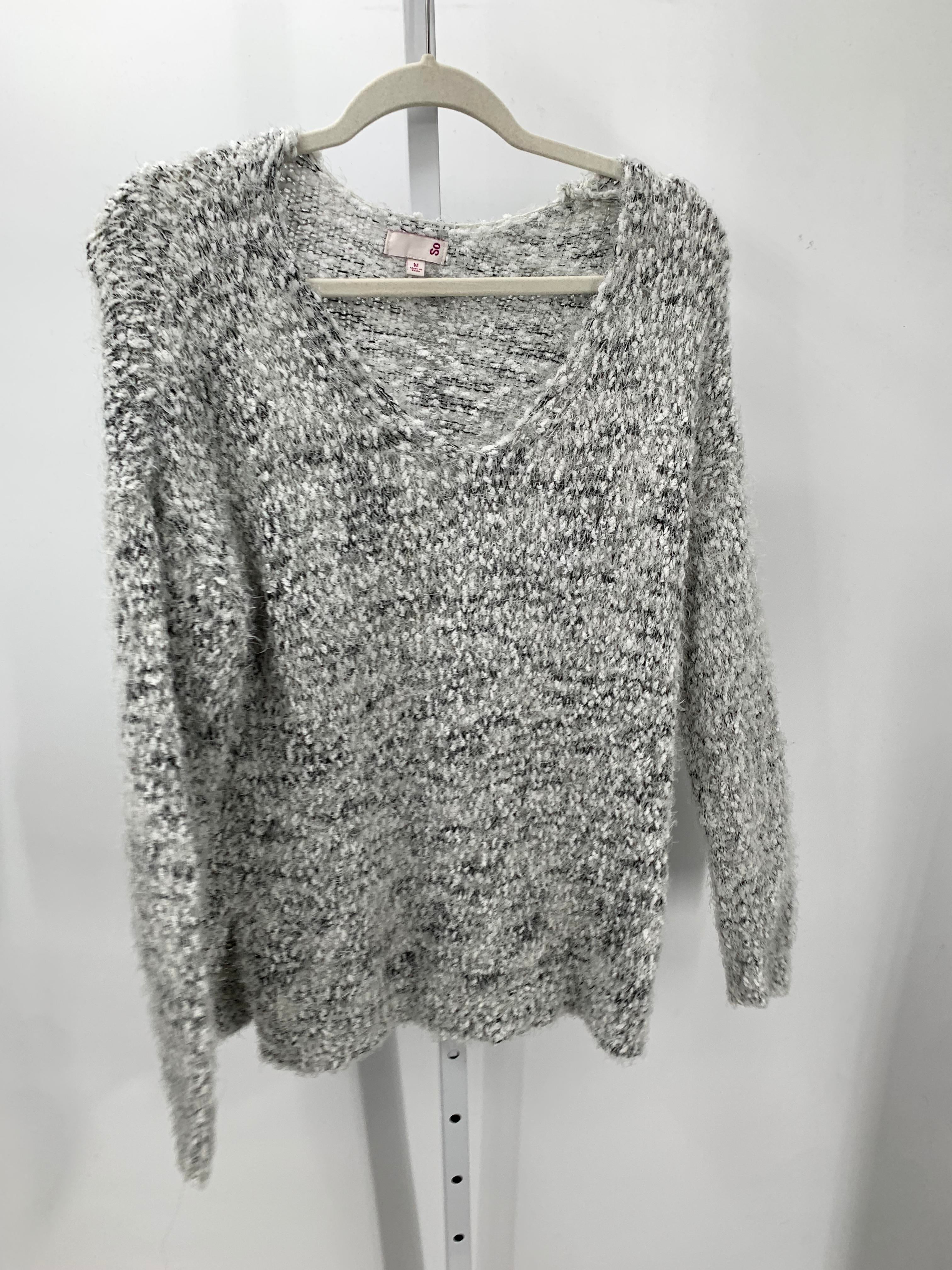 SO Size Medium Juniors Long Sleeve Sweater