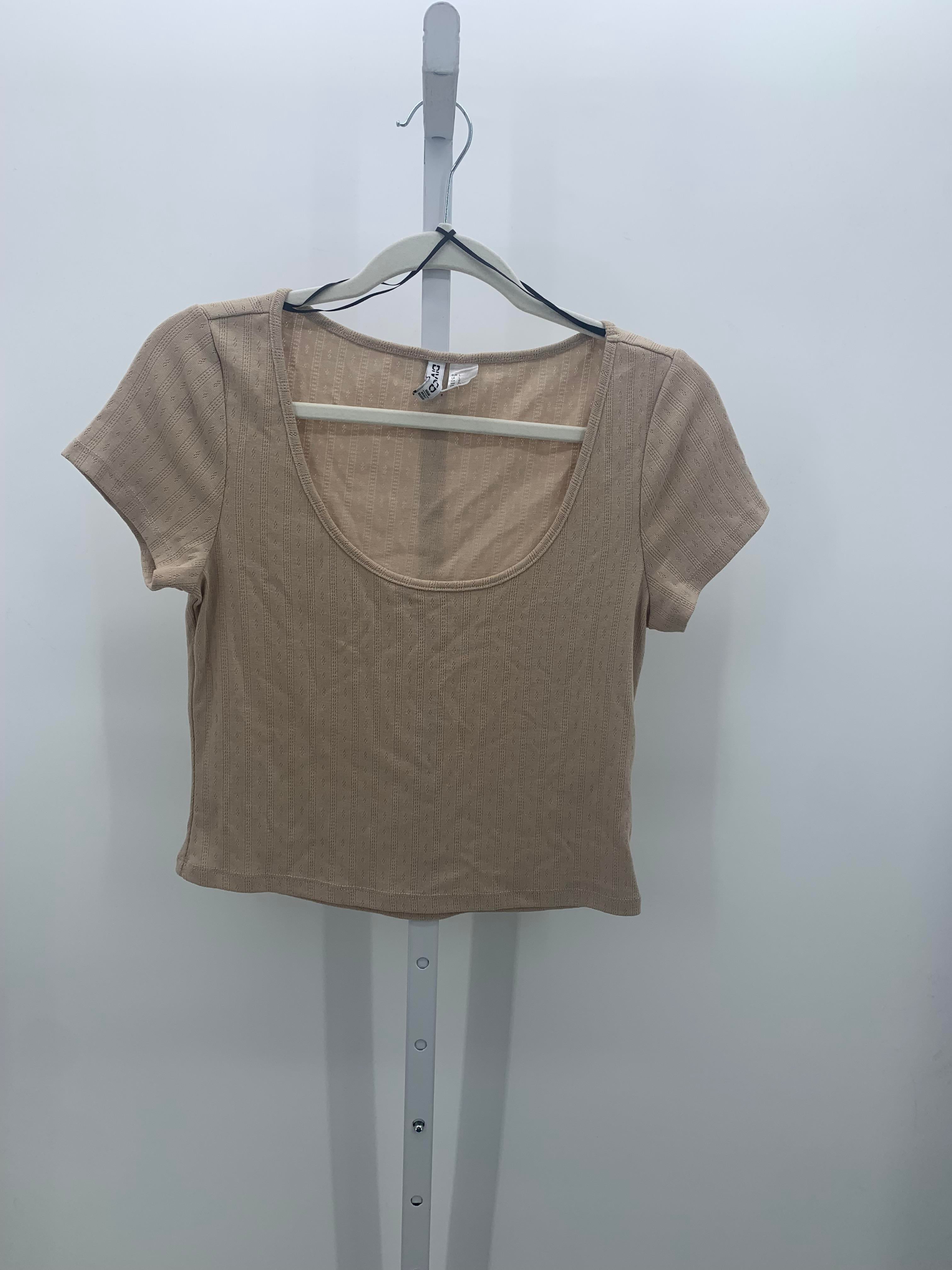 Divided Size Large Juniors Short Sleeve Shirt
