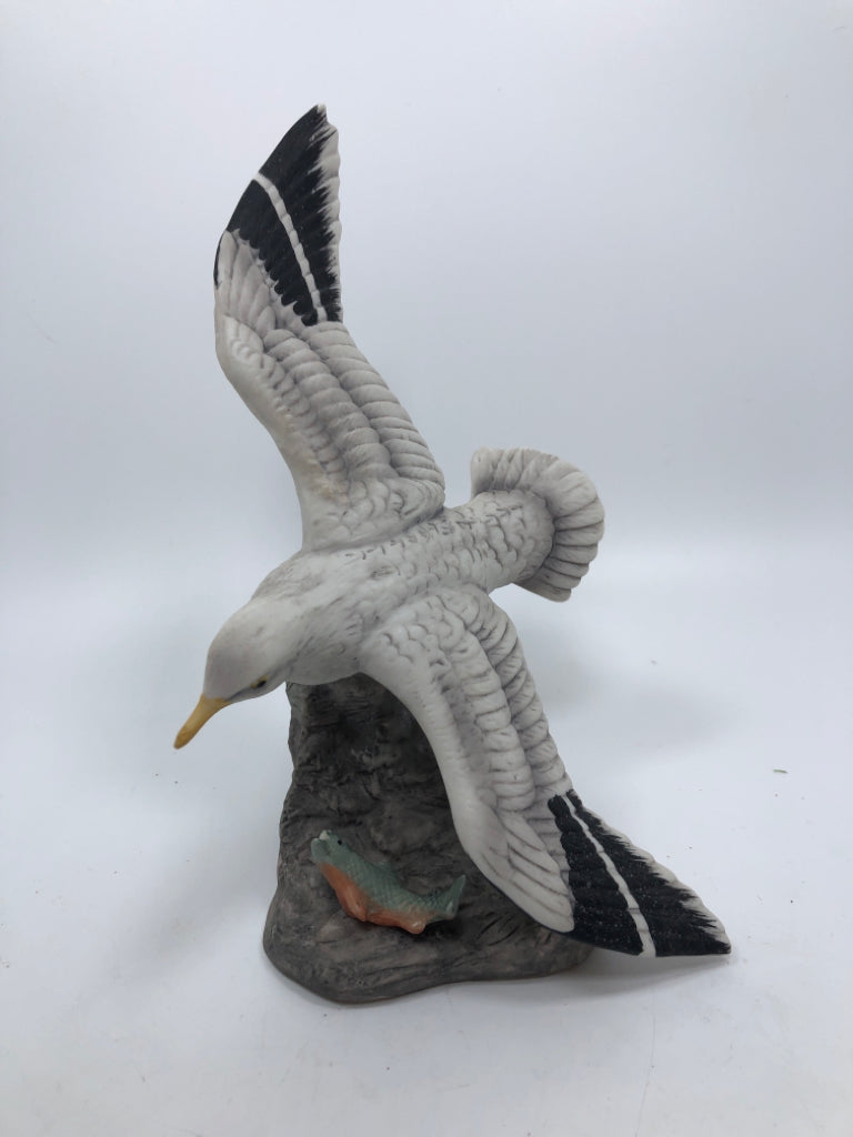 LEFTON CHINA SEAGULL/FISH FIGURINE.
