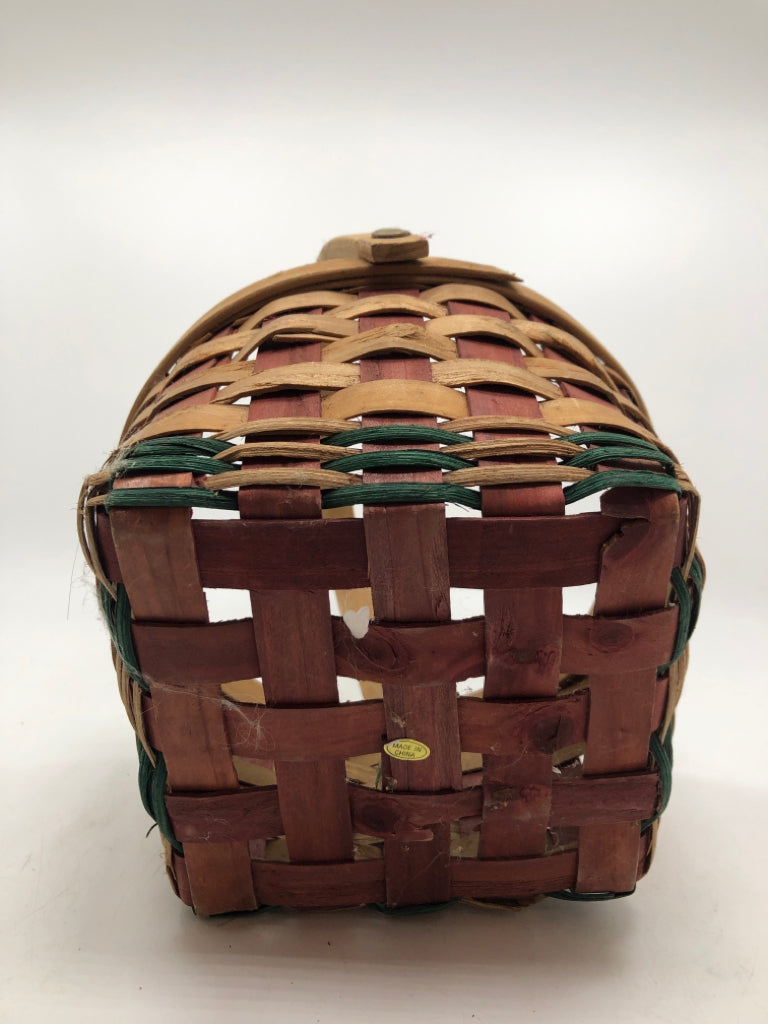 RED/GREEN BASKET W/HANDLE.
