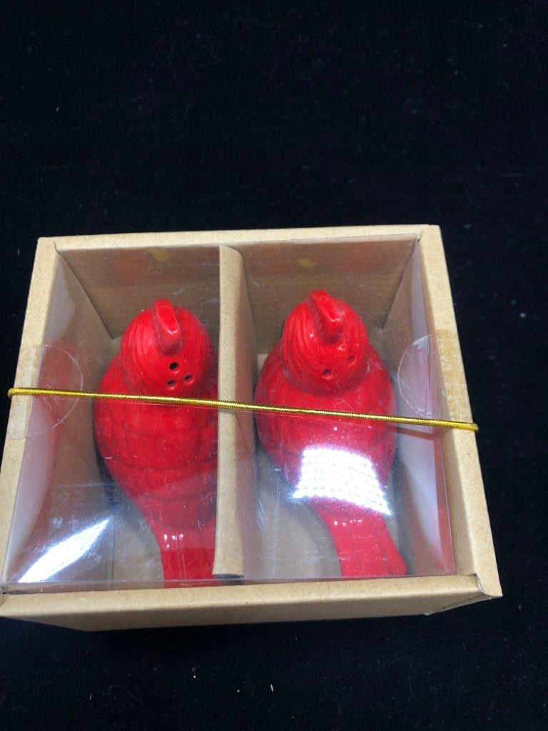 NIB CARDINAL S+P SHAKERS.