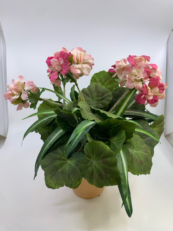 FAUX PINK FLORALS IN CERAMIC W/CURVED RIM.