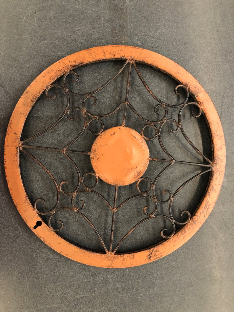 RUSTIC ROUND MEDALLION PATTERN WALL ART W WHITE CENTER.