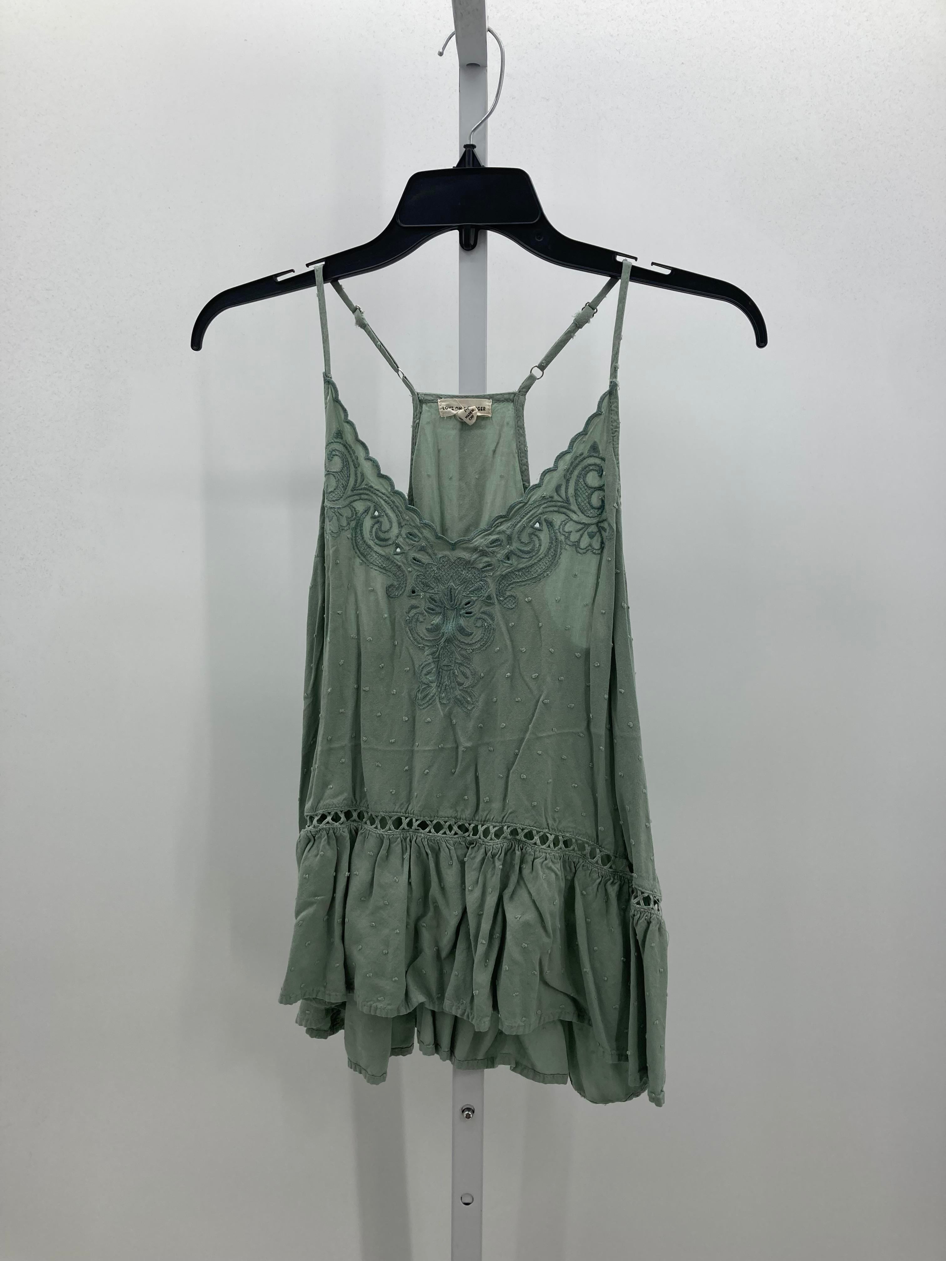 Love on a Hanger Size Medium Juniors Tank