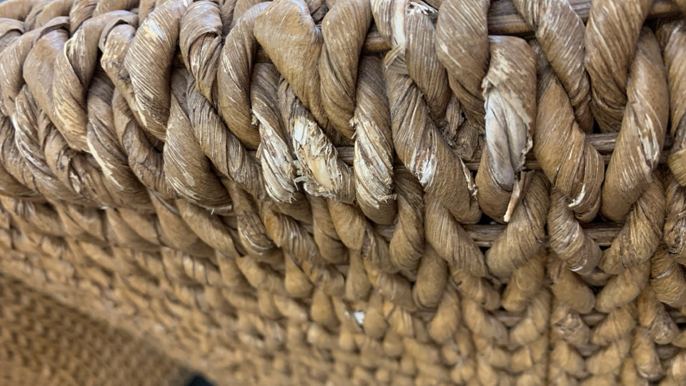 WICKER CHAIR W/BROWN CUSHION.