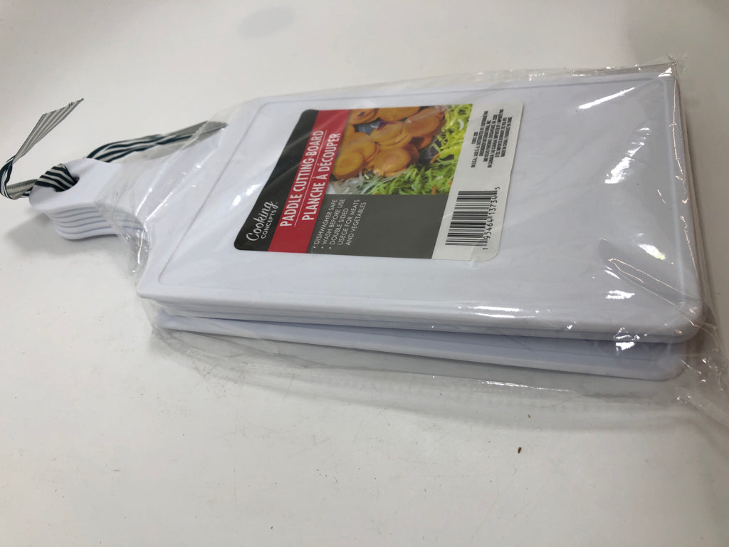 NIP WHITE PLASTIC CUTTING BOARDS.
