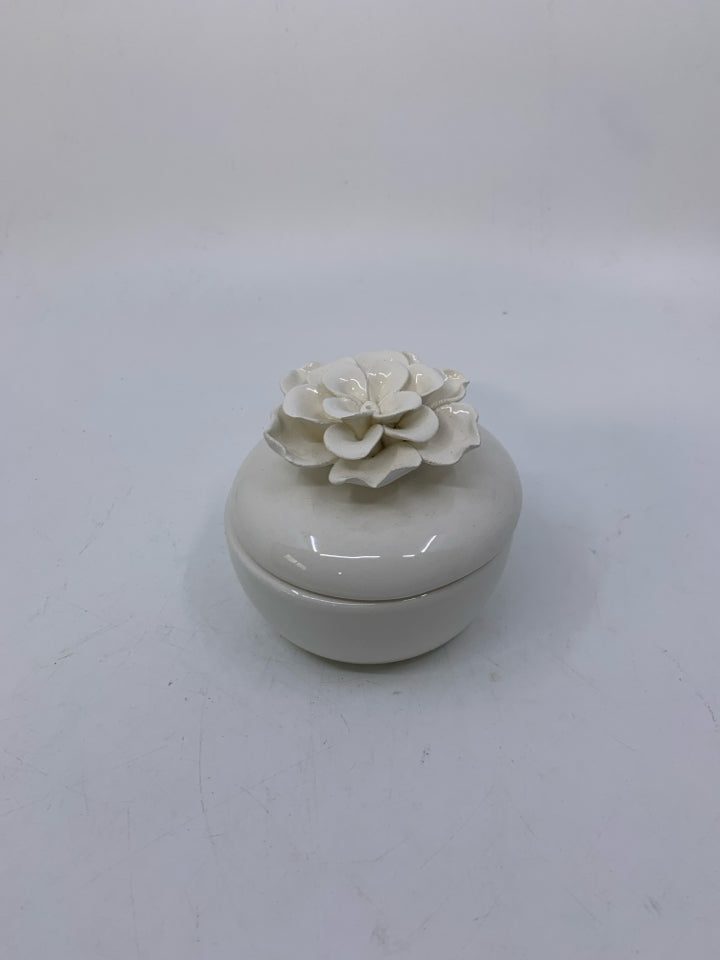 WHITE CERAMIC SMALL CANISTER W/ 3D FLOWER.