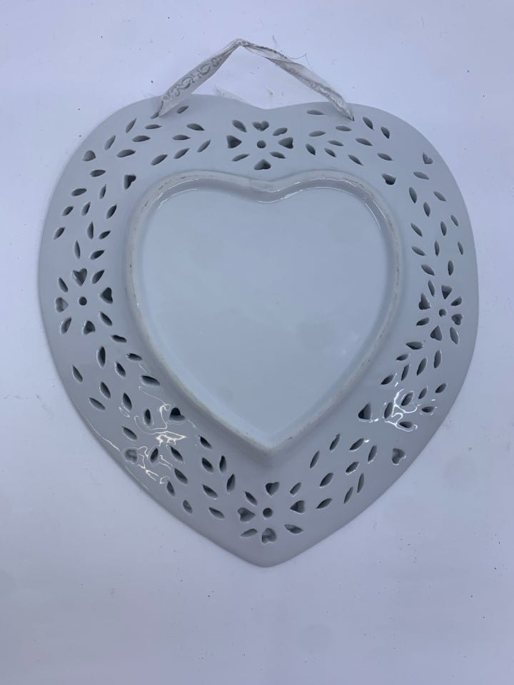 WHITE HOME SWEET HOME HEART DECOR.