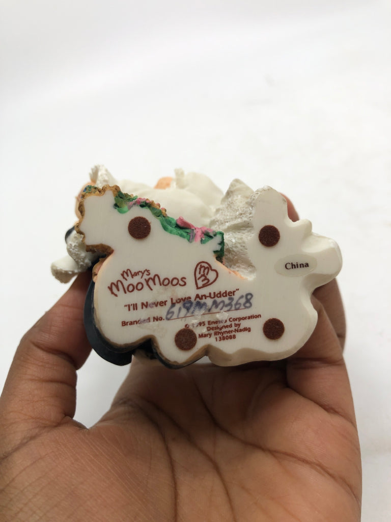 "I'LL NEVER LOVE AN-UDDER" MARY MOOMOOS FIGURINE.