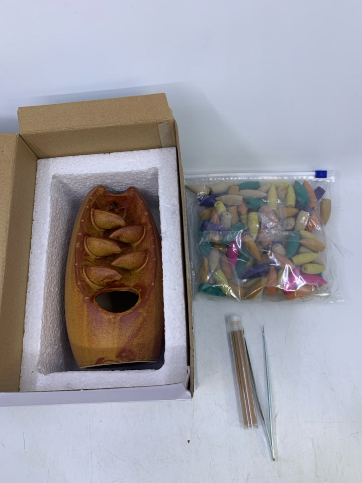 METAL BUCKET VASE W/ PRIMITIVE STYLE SNOWMAN W/ PIERCED SNOWFLAKES.