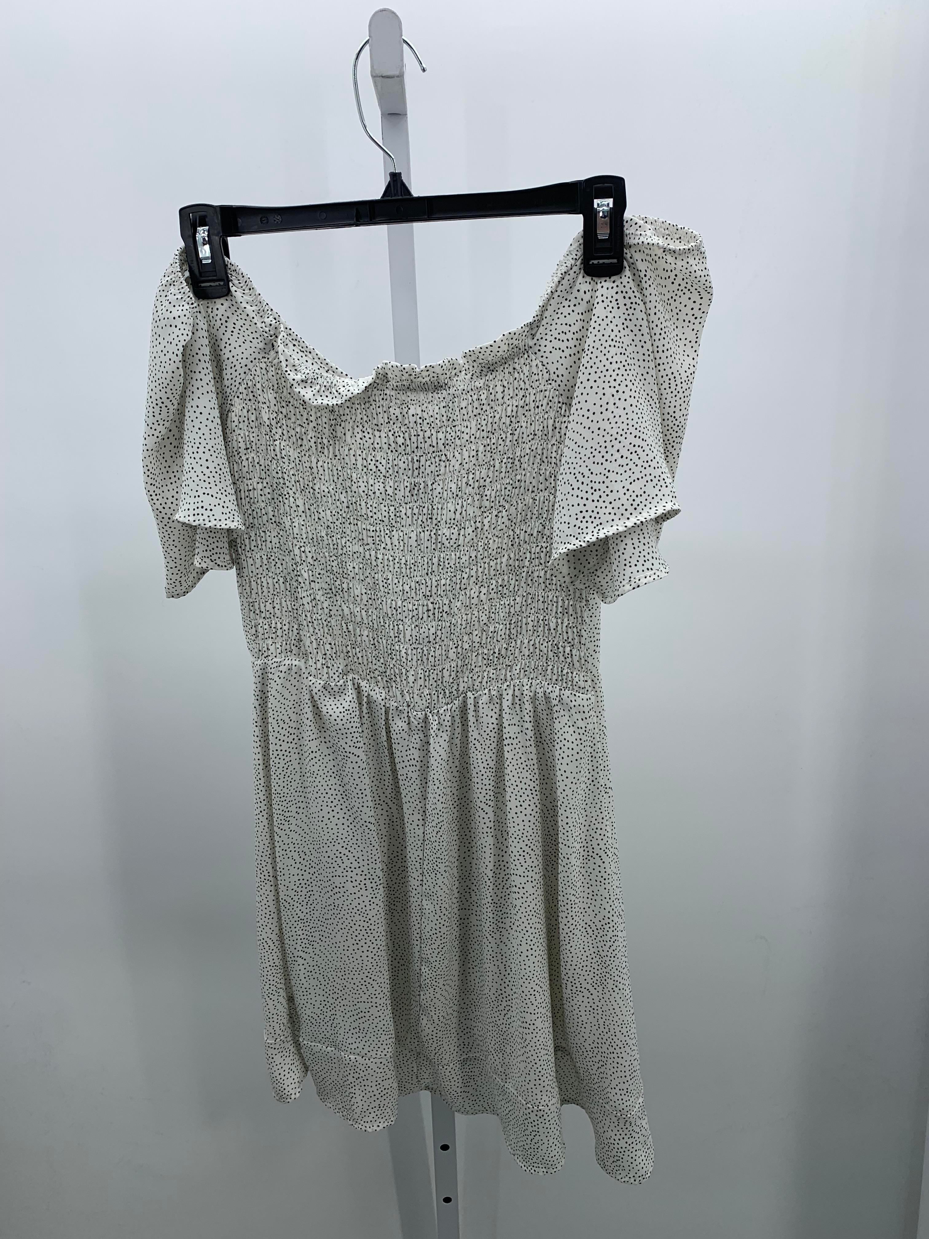 Size Medium Juniors Short Sleeve Dress