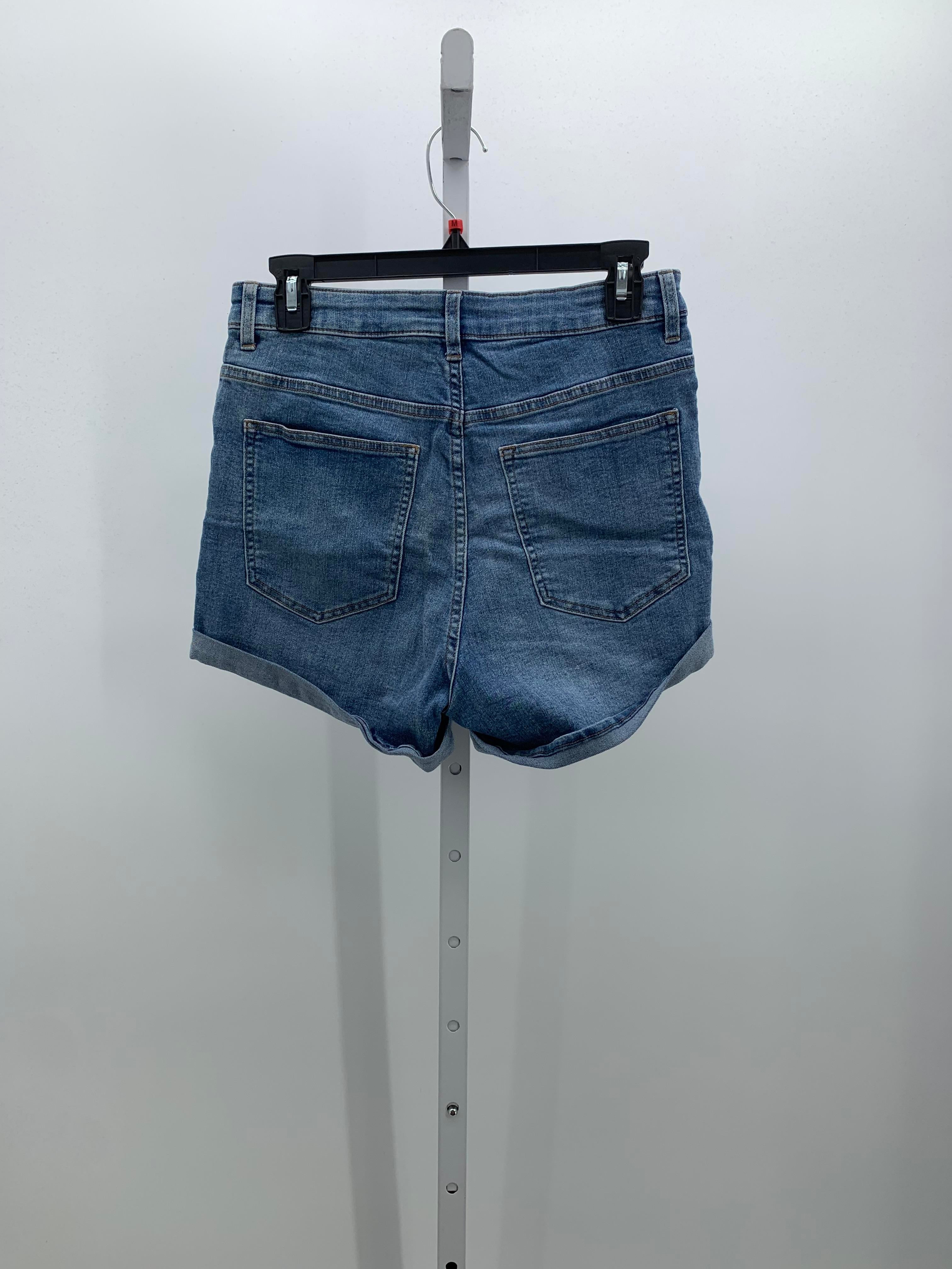 Divided Size 10 Juniors Shorts