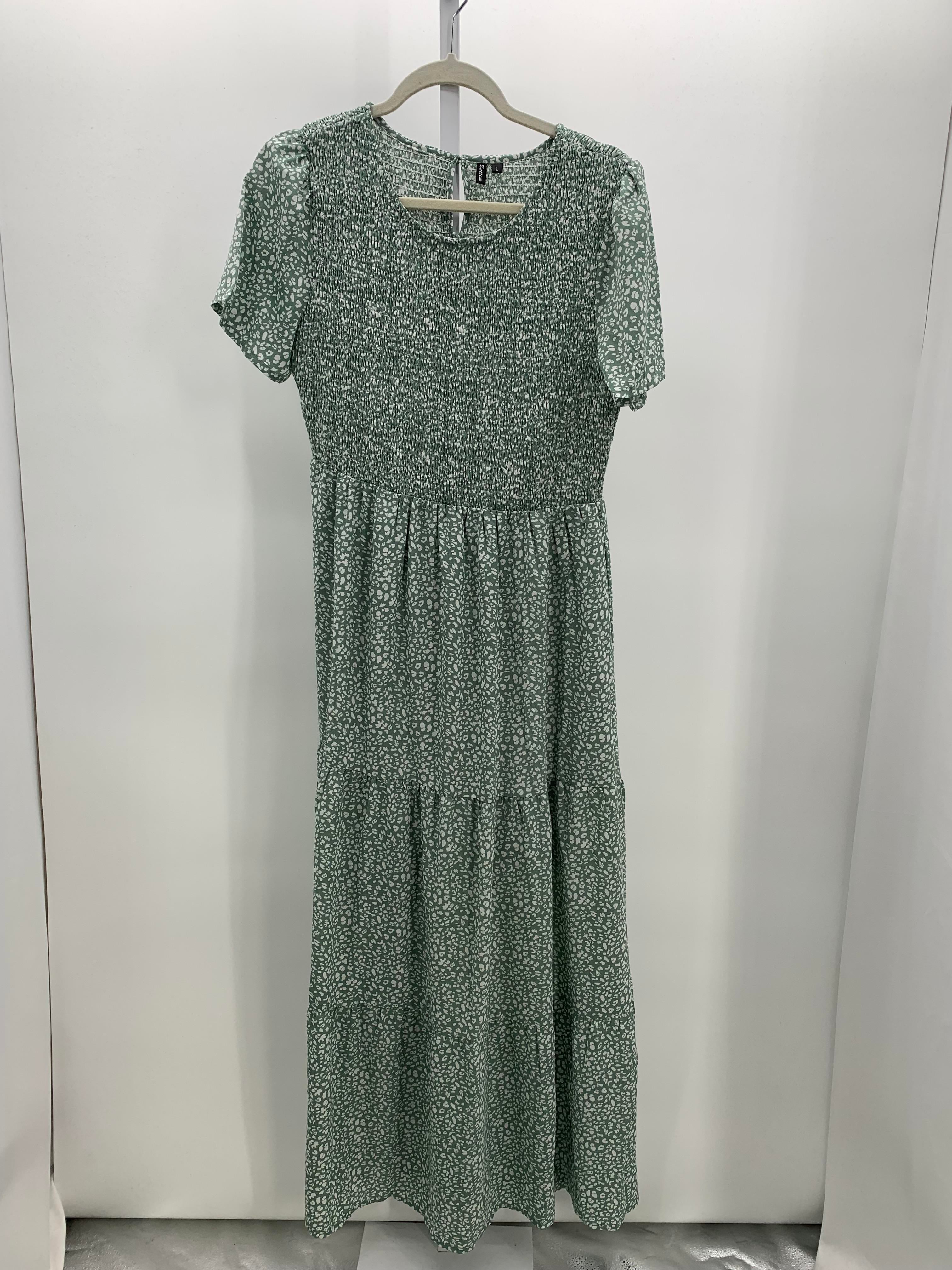 Size Large Misses Short Sleeve Dress