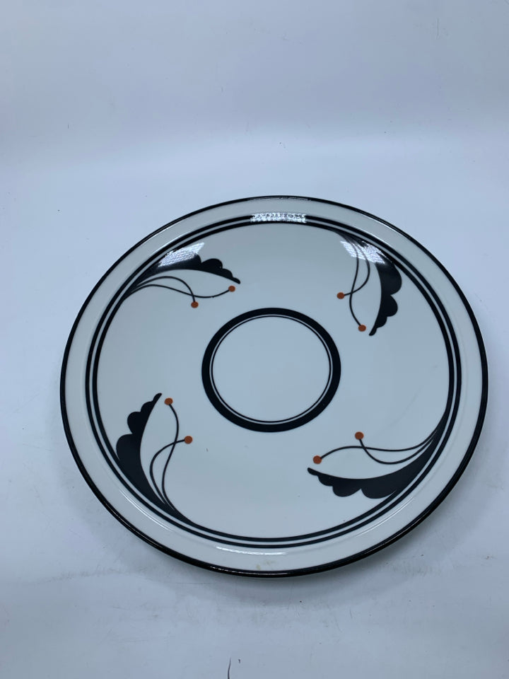 FOOTED CIRCLE PLATTER W// BLACK DESIGNS.