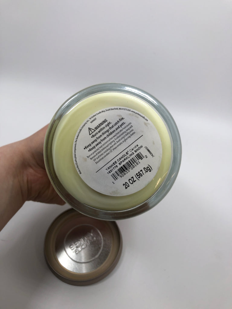 SPARKLING SNOW YANKEE CANDLE.