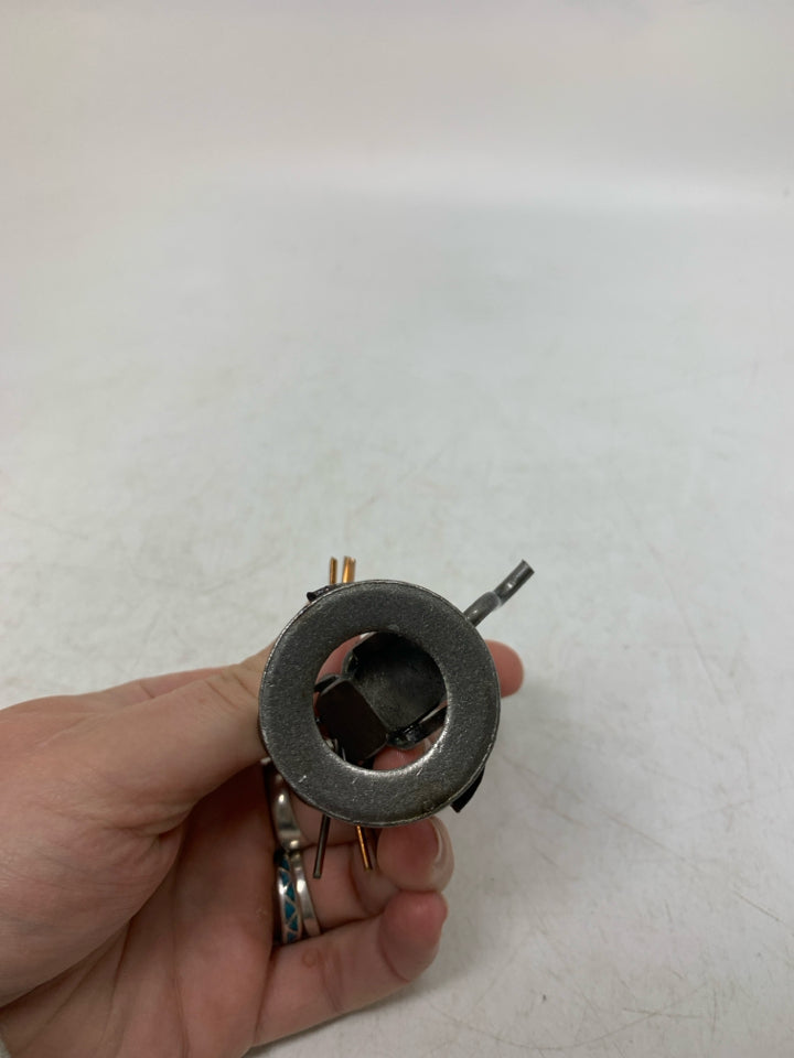 WELDED SMALL METAL MOUSE FIGURE.
